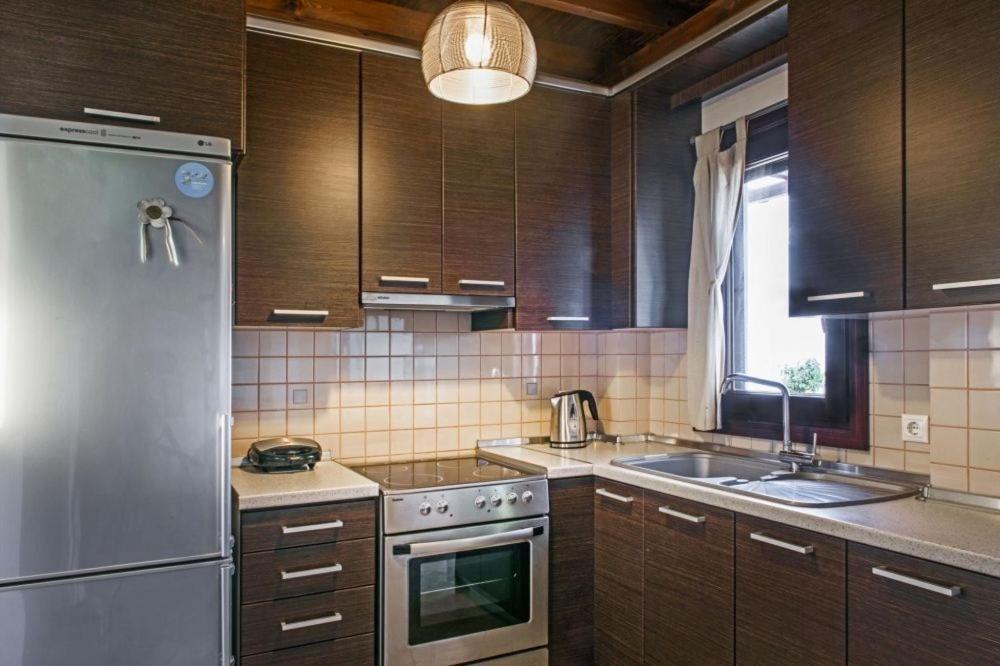 Katevi Luxury Seafront Villa Иериссос Экстерьер фото